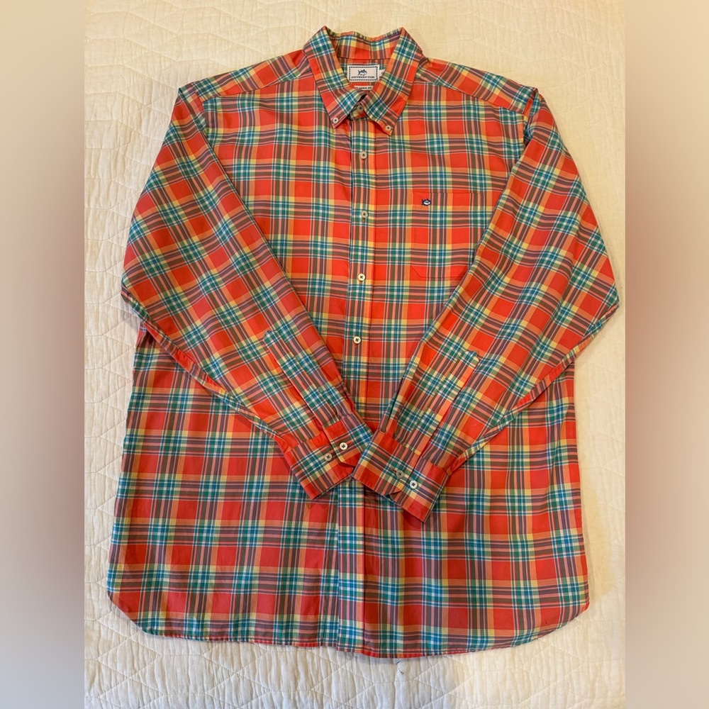 Men's long sleeve collared button up shirt